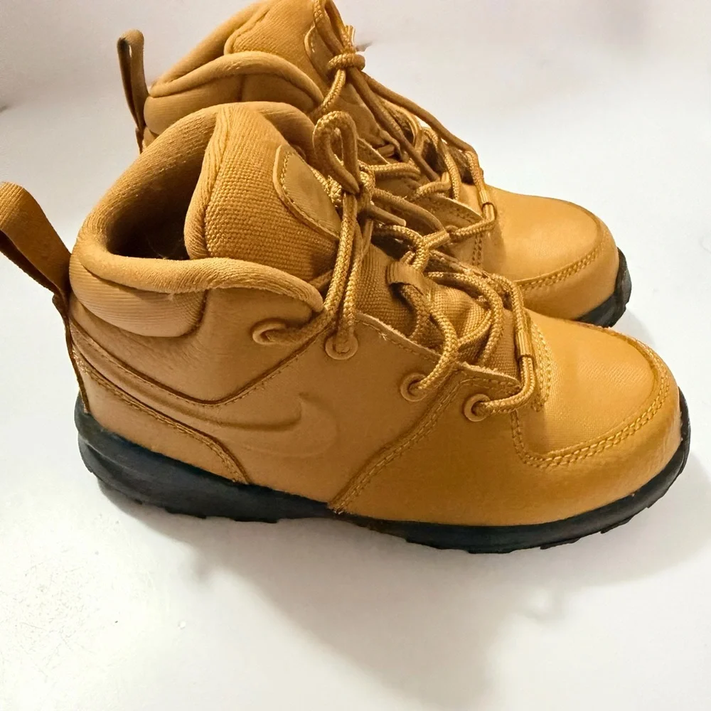Nike Kids Wheat High-Top Boots